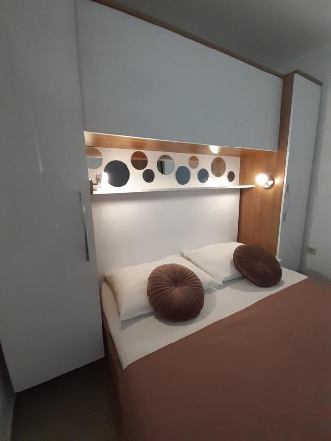 Apartment Lucky With Jacuzzi Trogir Exterior photo