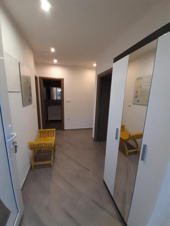 Apartment Lucky With Jacuzzi Trogir Exterior photo