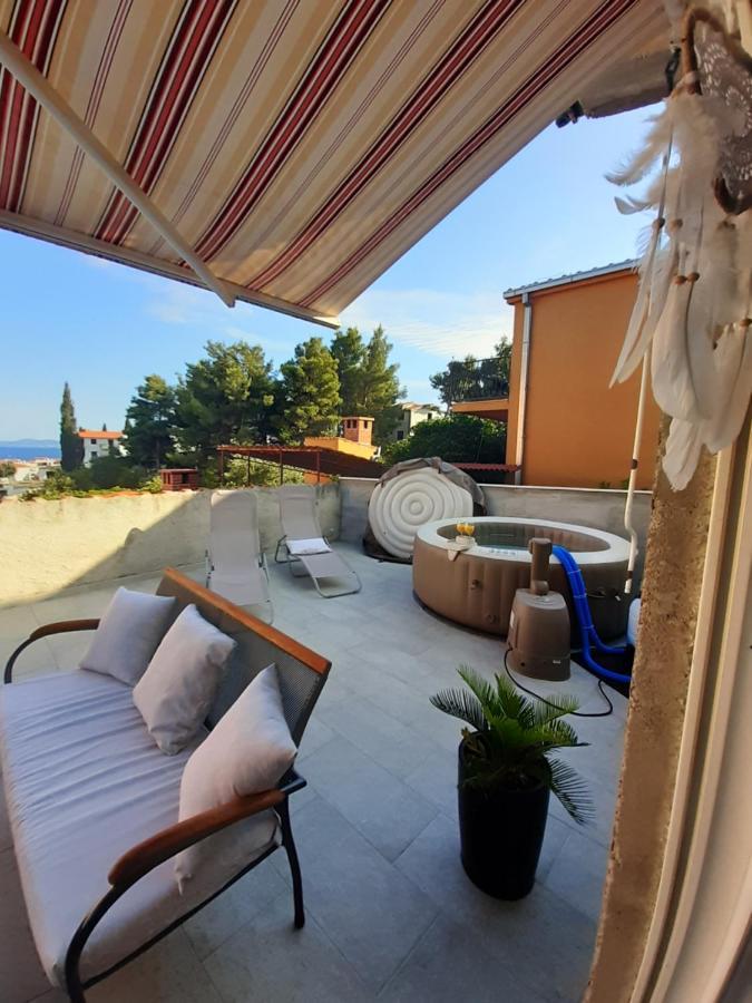 Apartment Lucky With Jacuzzi Trogir Exterior photo