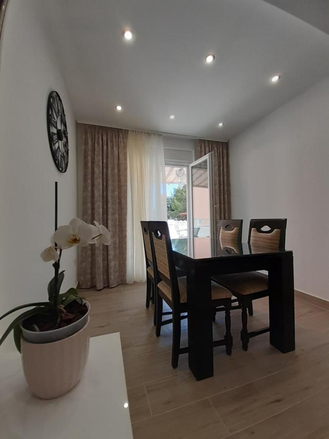 Apartment Lucky With Jacuzzi Trogir Exterior photo