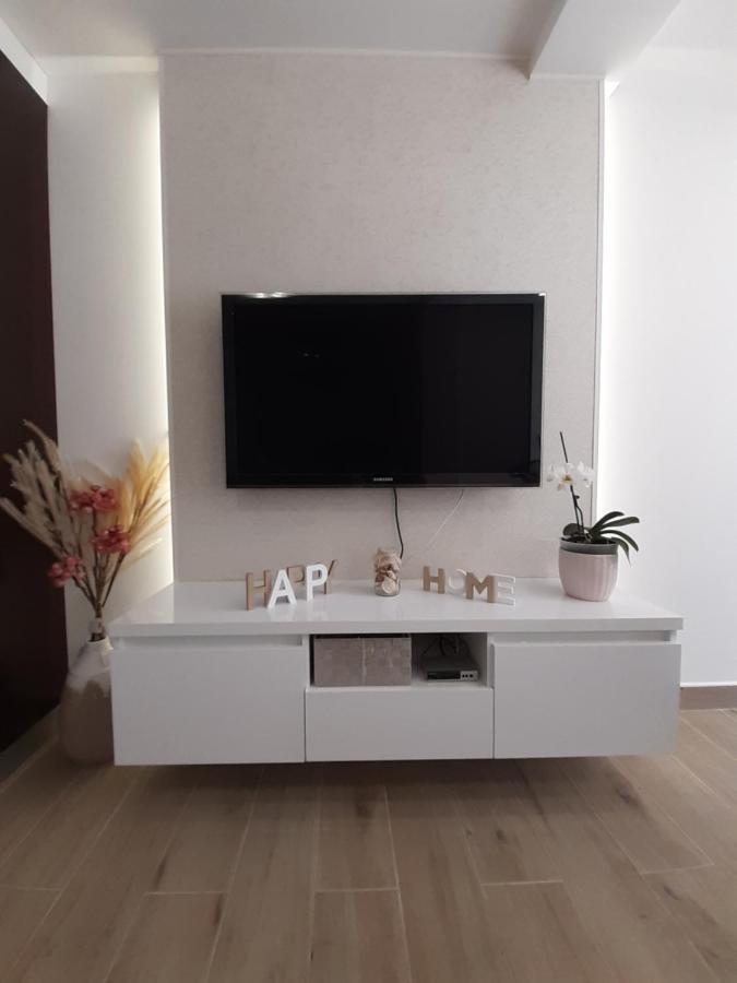 Apartment Lucky With Jacuzzi Trogir Exterior photo