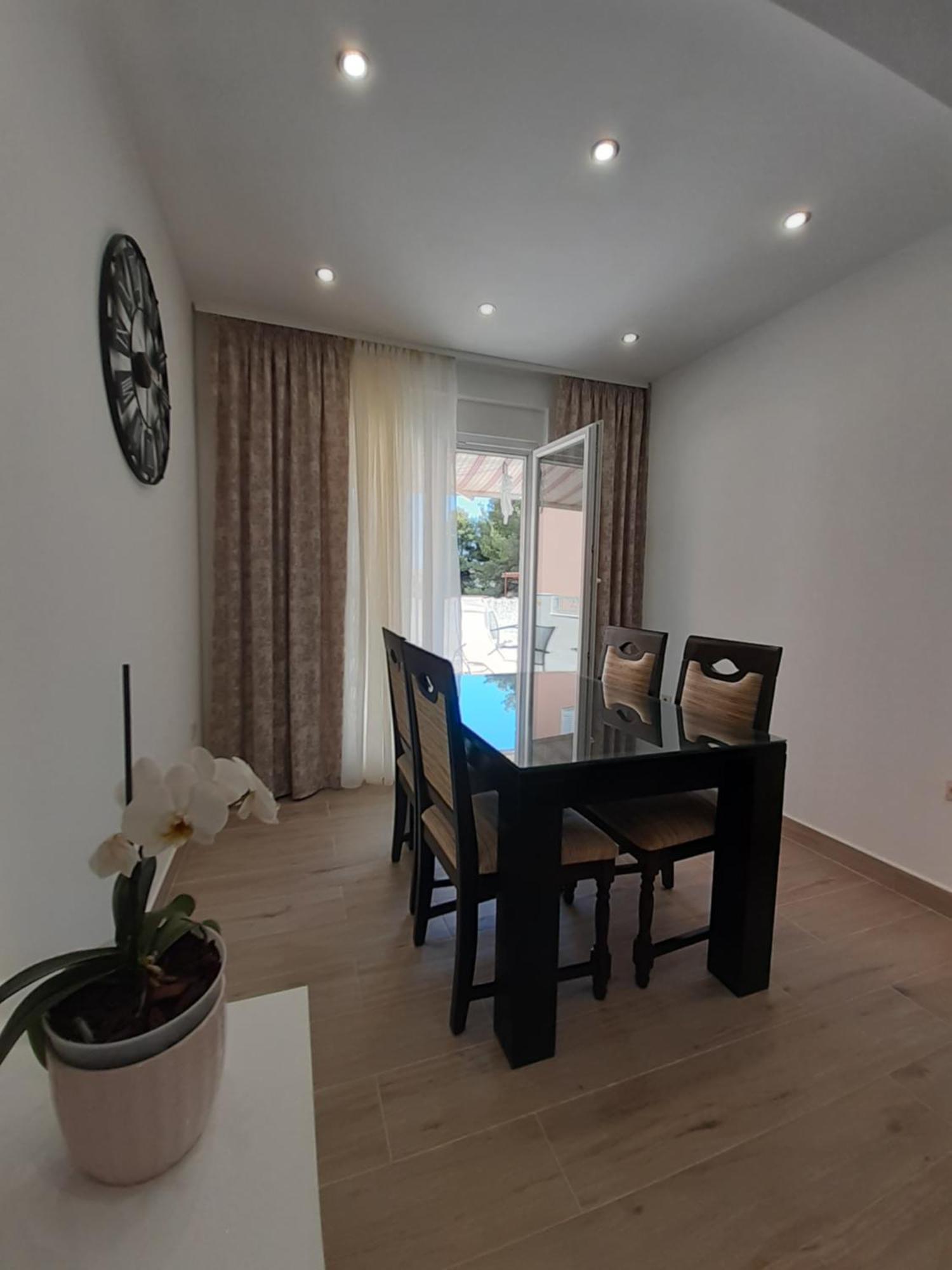 Apartment Lucky With Jacuzzi Trogir Room photo