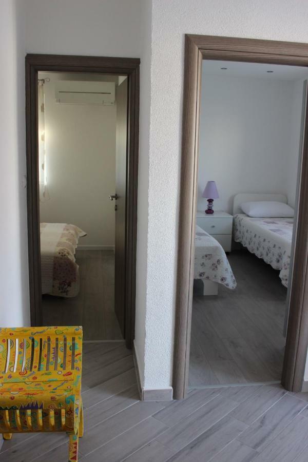 Apartment Lucky With Jacuzzi Trogir Exterior photo