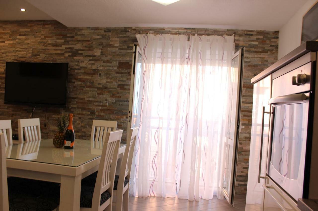 Apartment Lucky With Jacuzzi Trogir Exterior photo