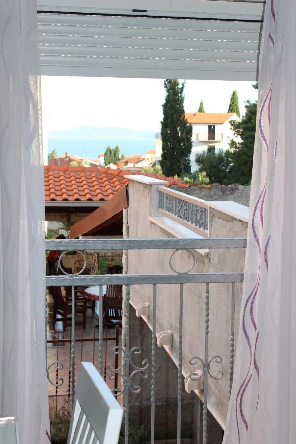 Apartment Lucky With Jacuzzi Trogir Exterior photo