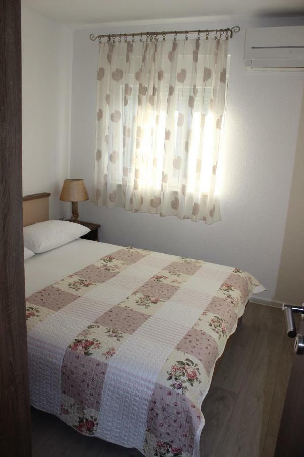 Apartment Lucky With Jacuzzi Trogir Exterior photo