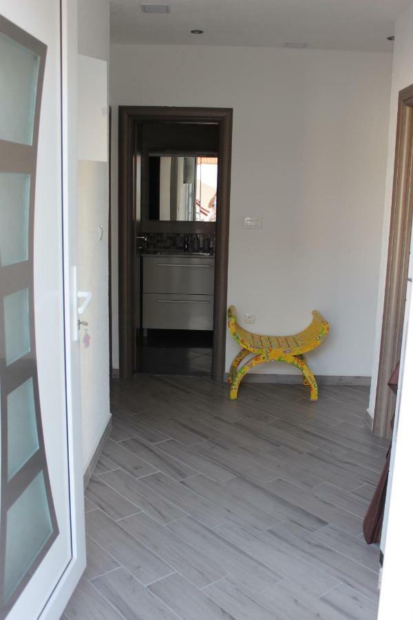 Apartment Lucky With Jacuzzi Trogir Exterior photo