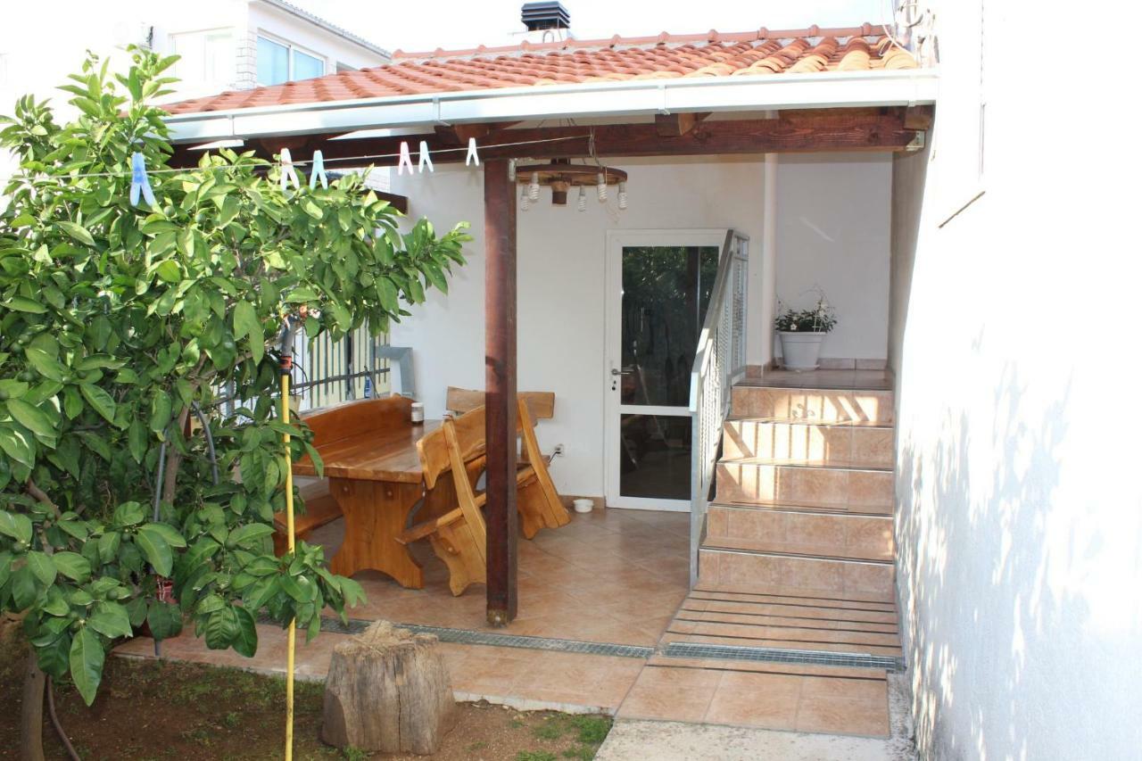 Apartment Lucky With Jacuzzi Trogir Exterior photo