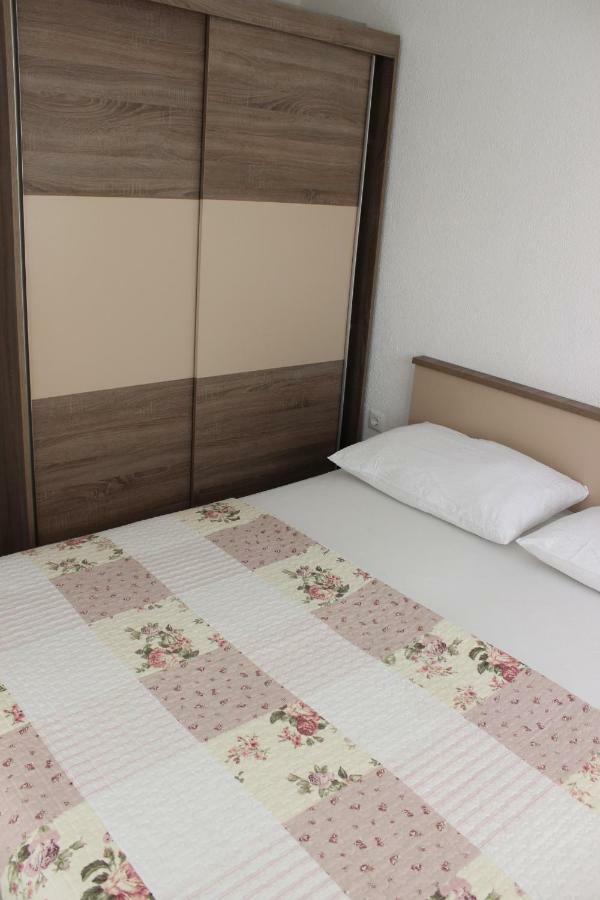 Apartment Lucky With Jacuzzi Trogir Exterior photo